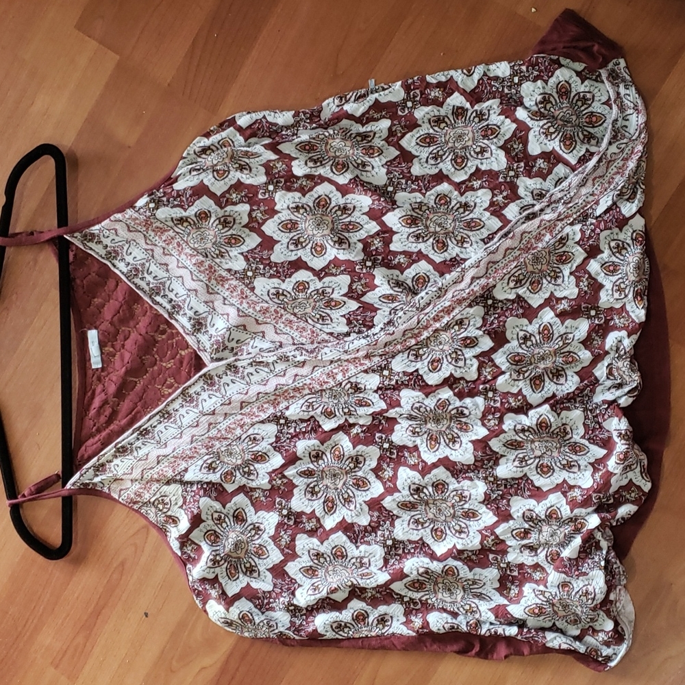 Maurices Wrap tank size 4 Lace back detail